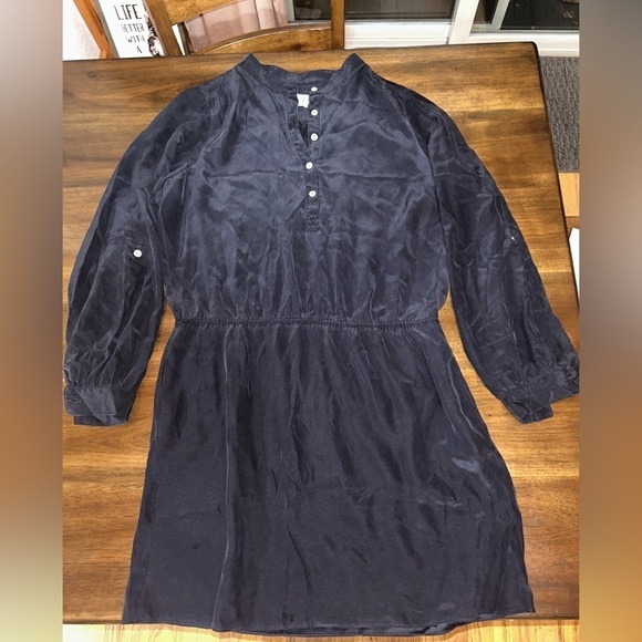 Alice & Trixie Black Silk Mini Dress Adiustable
Sleeves Elastic waist - Picture 6 of 6